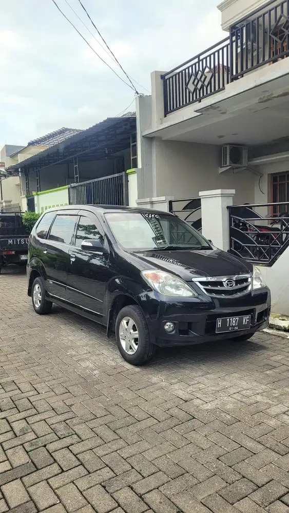 Daihatsu Xenia Deluxe 1000 2011 MT