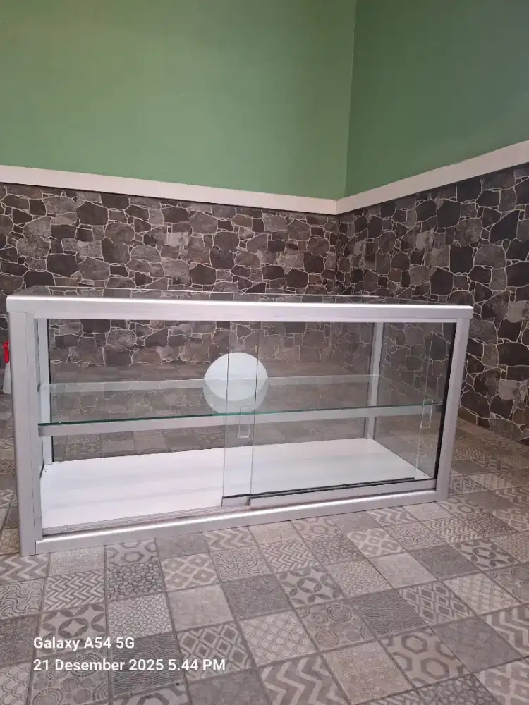 Etalase Warung kaca