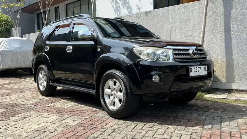 TOYOTA FORTUNER 2010 G AT HITAM METALIK