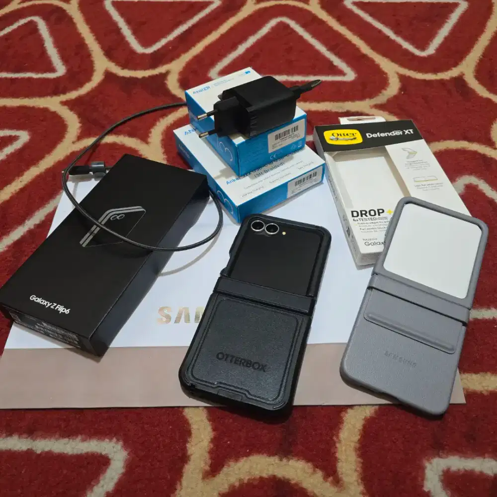 Samsung Galaxy Z Flip 6 Silver 12/256 Ex-Sein