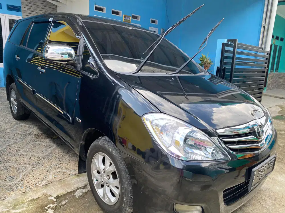 Toyota Kijang Innova 2011 Bensin