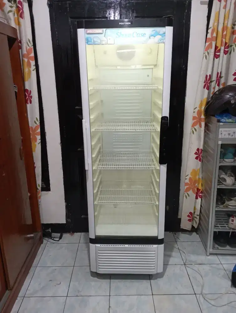 Showcase polytron tinggi