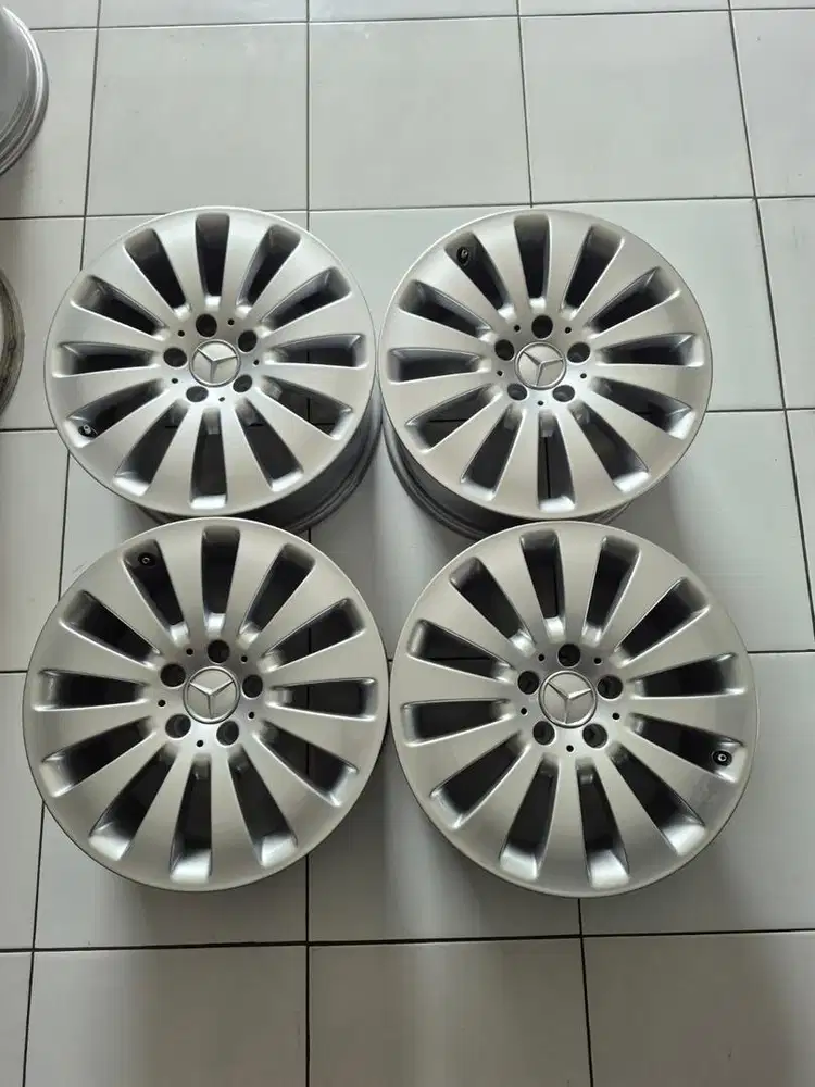 Velg oem mercy W204 R17 pcd 5*112 lebar 7.5 Et47 made in polandia.4pcs