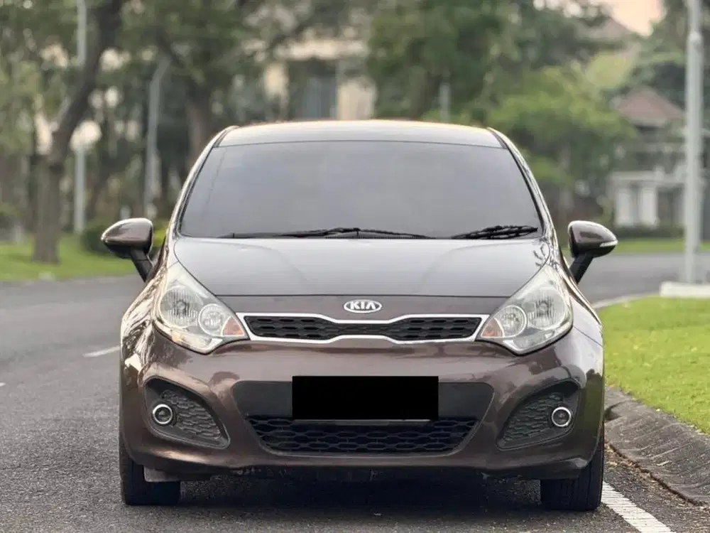 Kia Rio Hatchback 1.4 SE Matic 2013 Coklat Matic Plat L