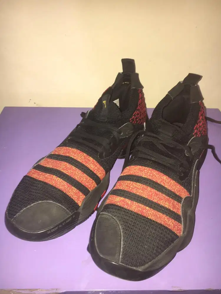 Sepatu Basket Adidas Trae Young 2