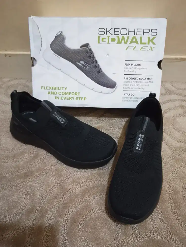 Sepatu sport station merk Skechers ukuran 43