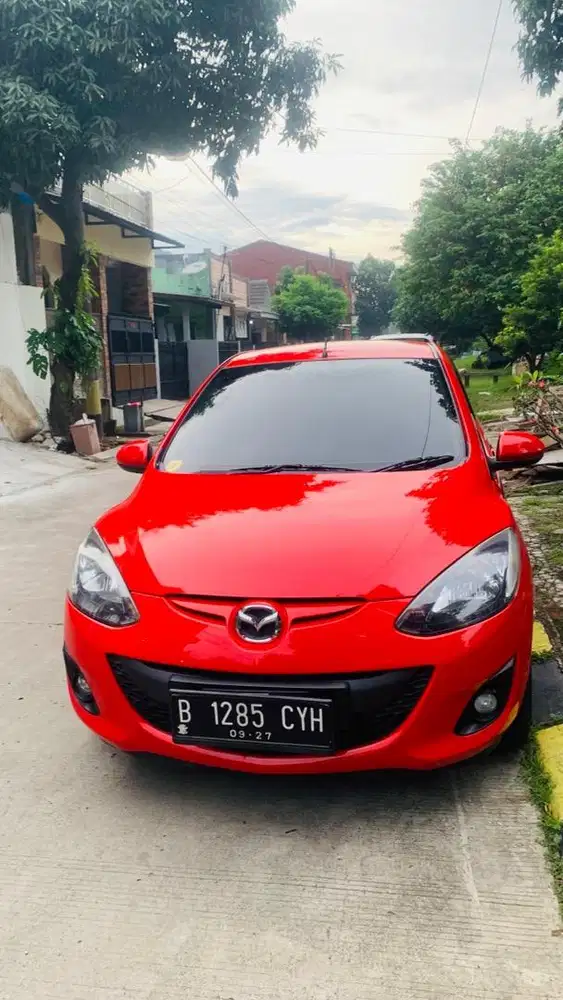 Mazda 2 Type Sport Matic Merah Ferari