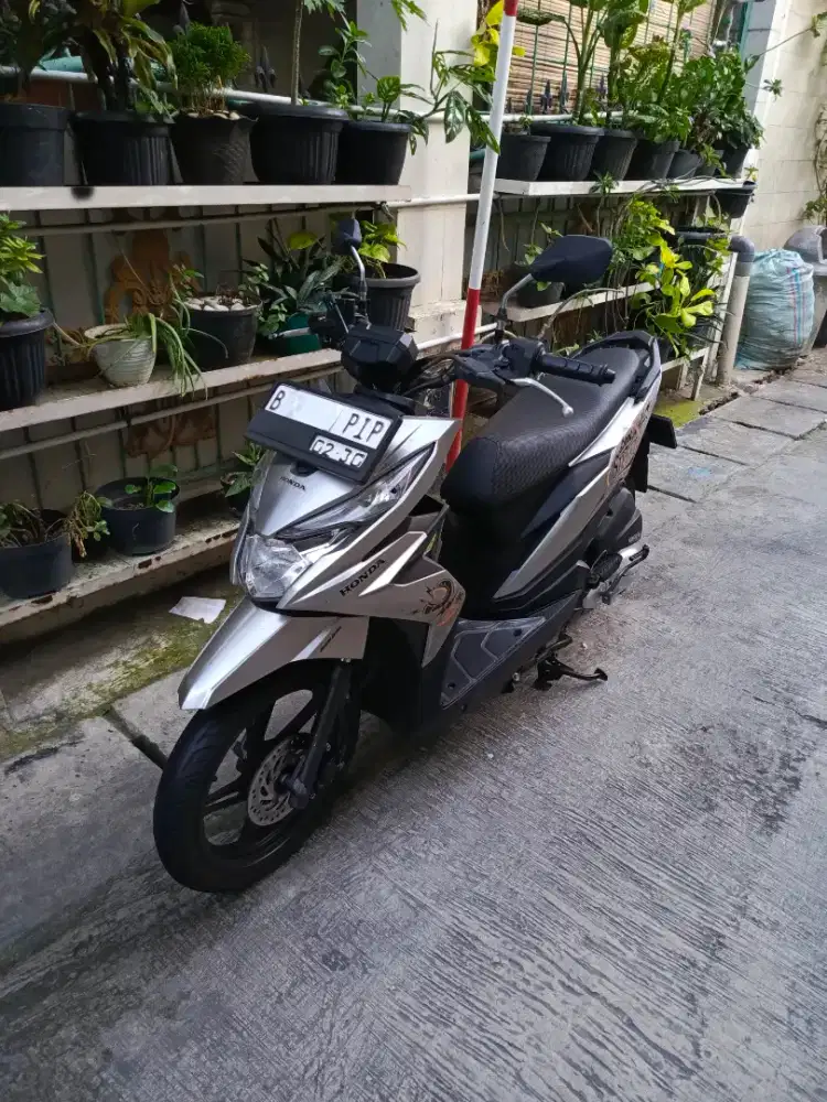Honda Beat Street. Pajak hidup
