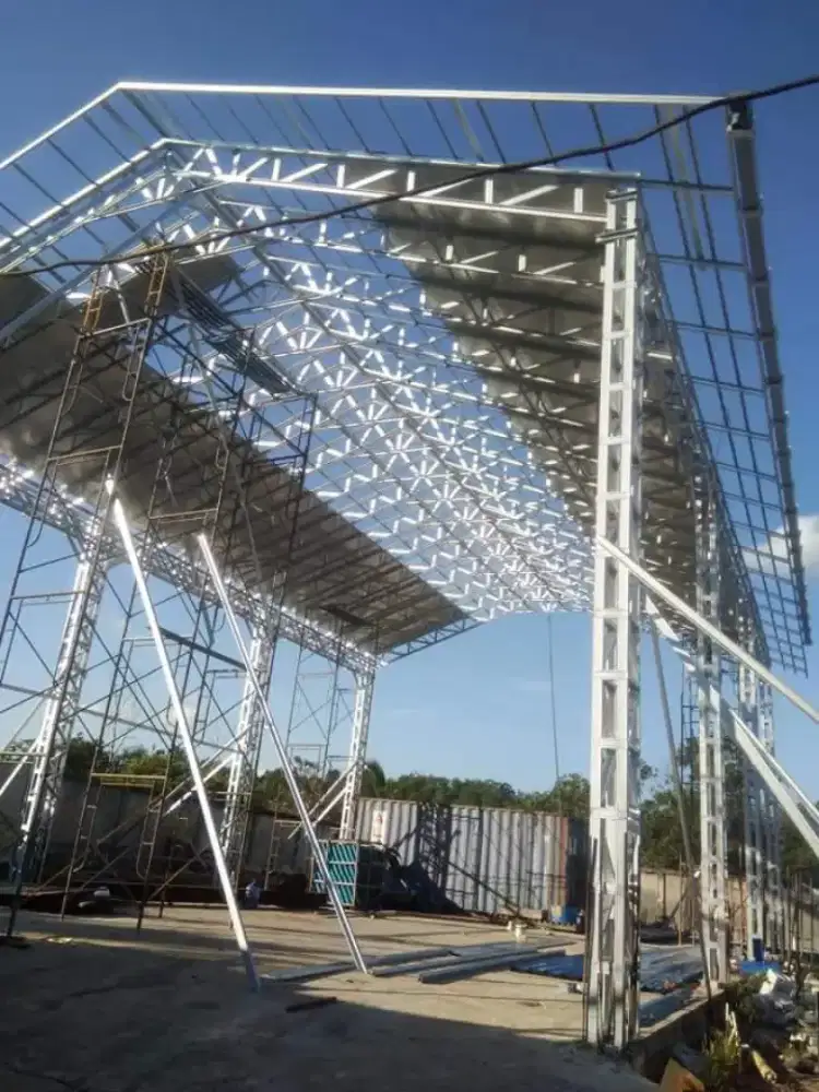 Konstruksi baja ringan untuk gudang