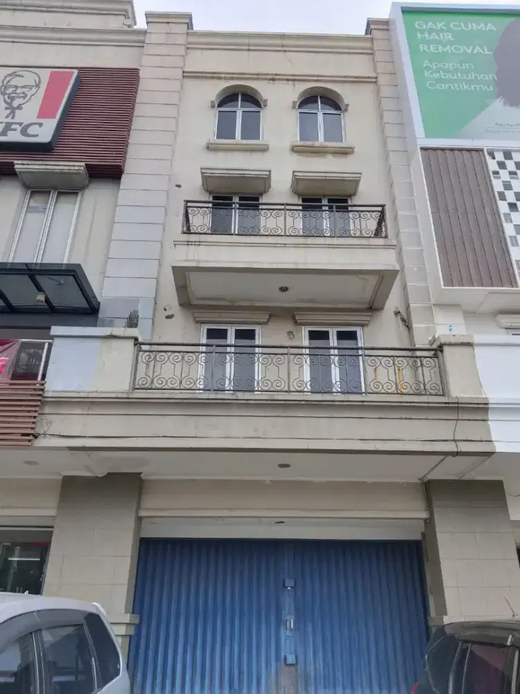 Sewa Ruko Bisnis 4.5 Lt Strategis 
Green Lake Sunter Jakarta Utara