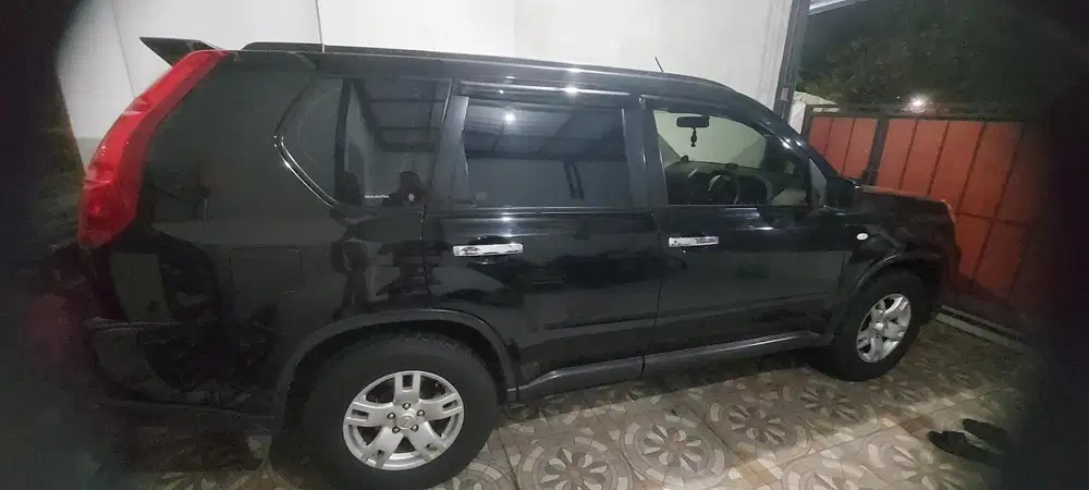 Nissan X-Trail 2010 Bensin 2000cc Hitam