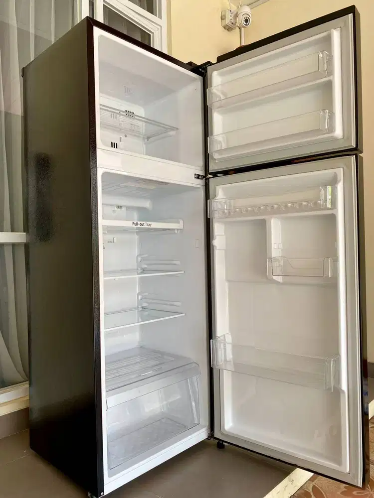 Kulkas 2 Pintu LG GN-B200SQBK Kondisi SANGAT BAGUS