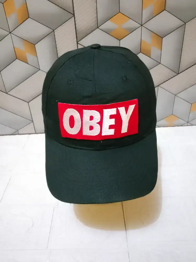 Topi Caps Obey Hitam