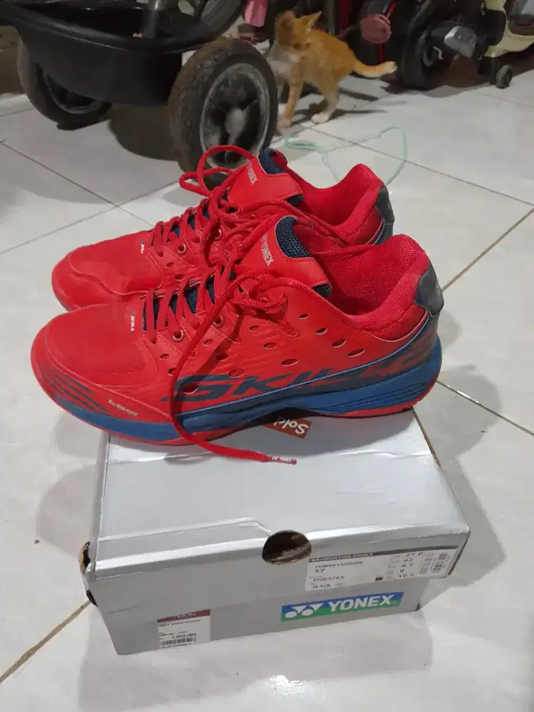 Sepatu olahraga bulutangkis