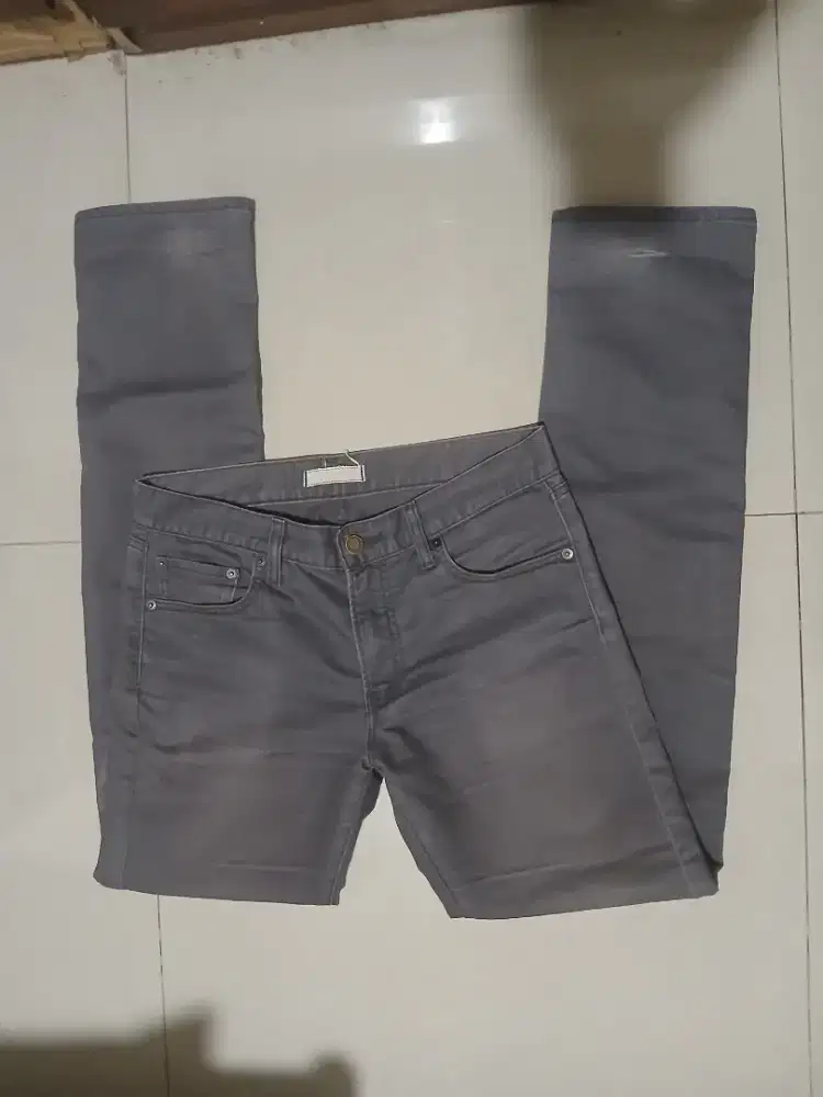 Celana jeans Uniqlo slimfit grey abu-abu