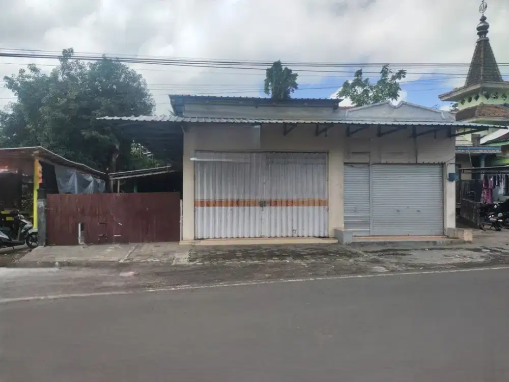 RUKO STRATEGIS DI JALAN RAYA KH ZAINUDIN, ROGOJAMPI, BANYUWANGI (RJ2370)