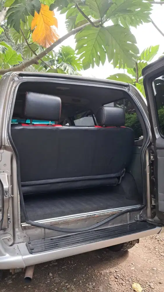 Isuzu Panther Touring Matic 2001-Cokelat Krem, Terawat dan Nyaman