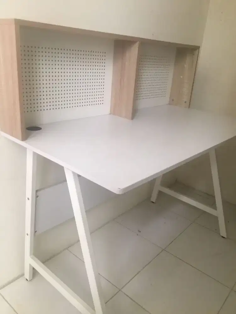 Meja Kerja
Informa
Bekas