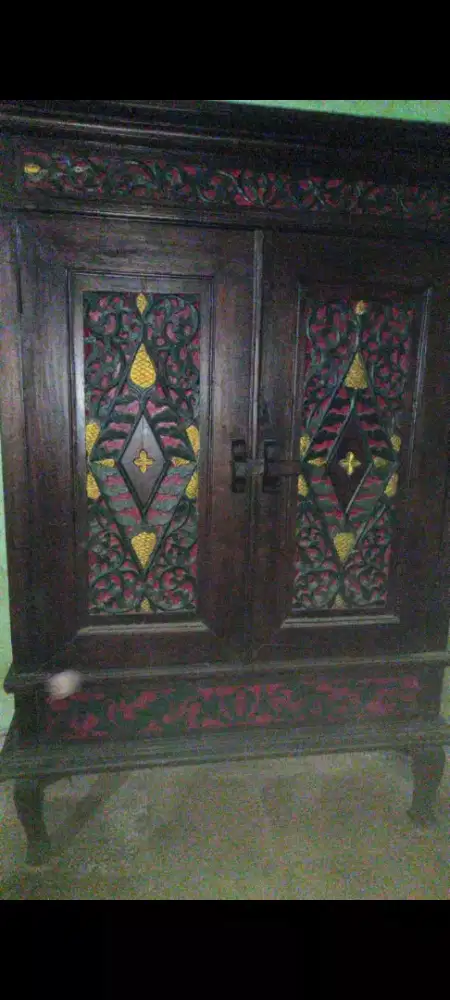 LEMARI UKIR KUNO ANTIK