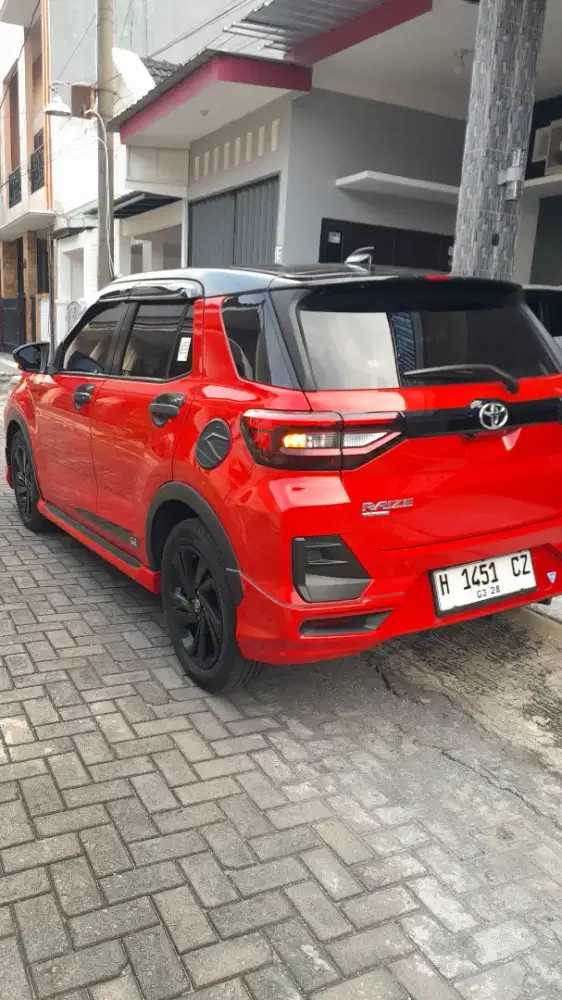 Raize 1,0 TURBO metic tow tone 2023