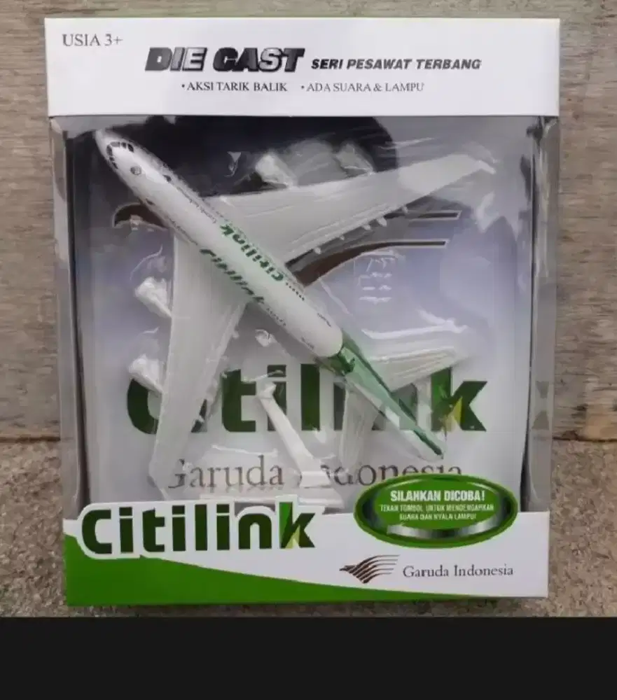 Miniatur pesawat terbang Citilink.