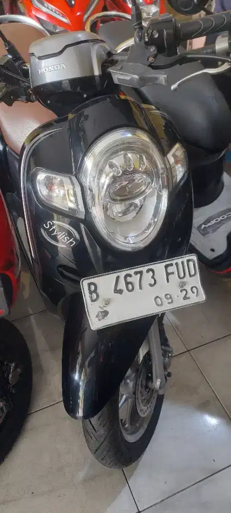 Jual motor honda scoopy thn 2019 komplit pjk hidup bisa kridit