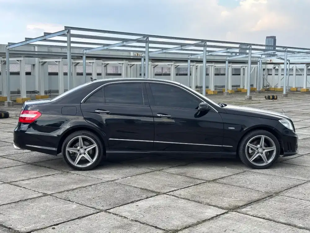 Jual mobil masih komplit seperti baru no cacat bkm pernah servis berat