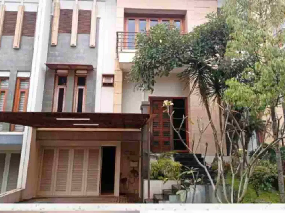 Dijual cepat rumah komplek 2 lantai bagus siap huni SHM strategis Ciumbuleuit SHM nego