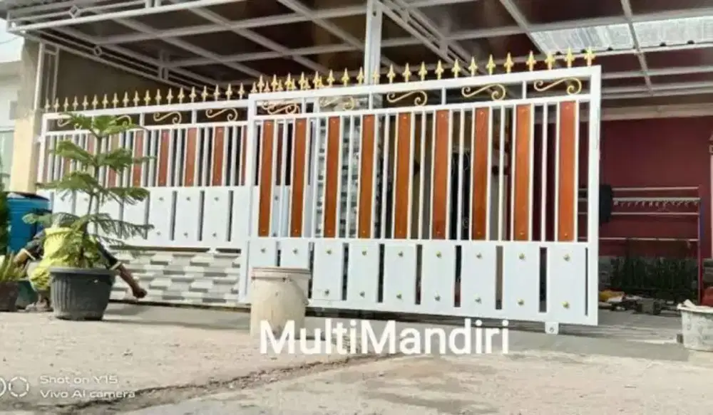 Pagar minimalis besi hollo kombinasi papan wodplank plat ezer