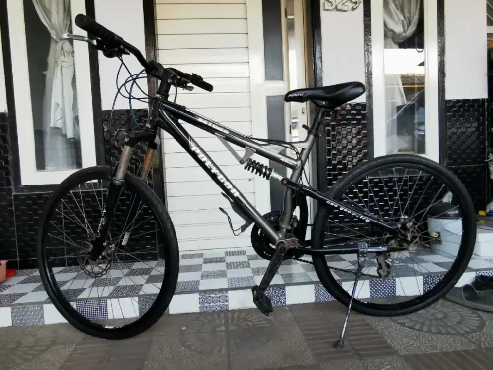 Sepeda gunung POLYGON BEYON