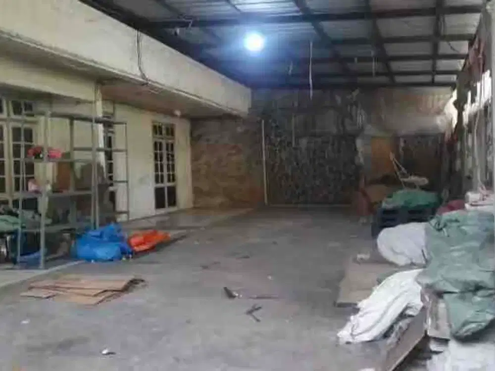 RUMAH SEKALIGUS TEMPAT USAHA