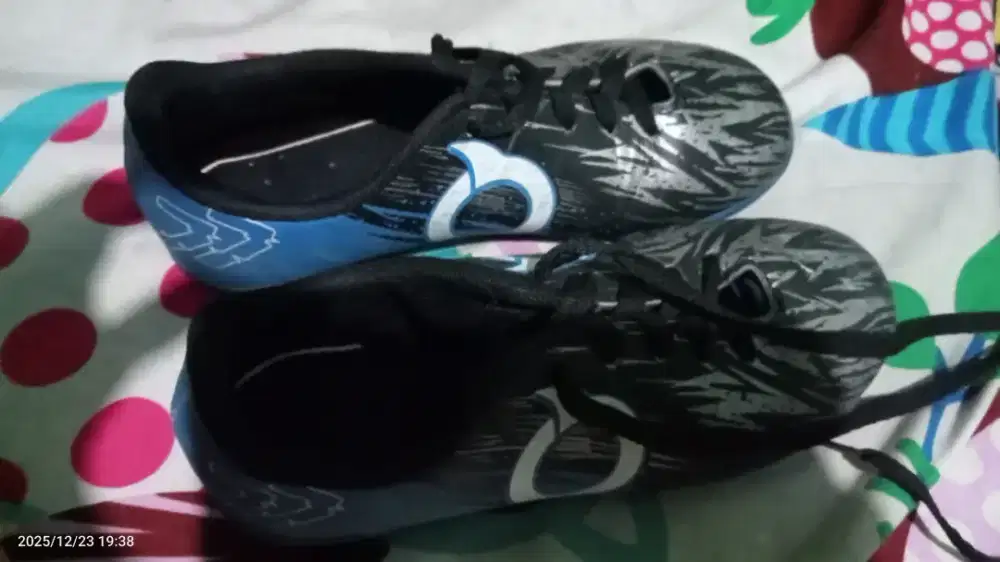 Sepatu futsal anak no 36