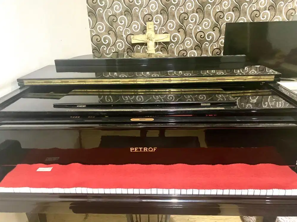 Piano Grand Petrof