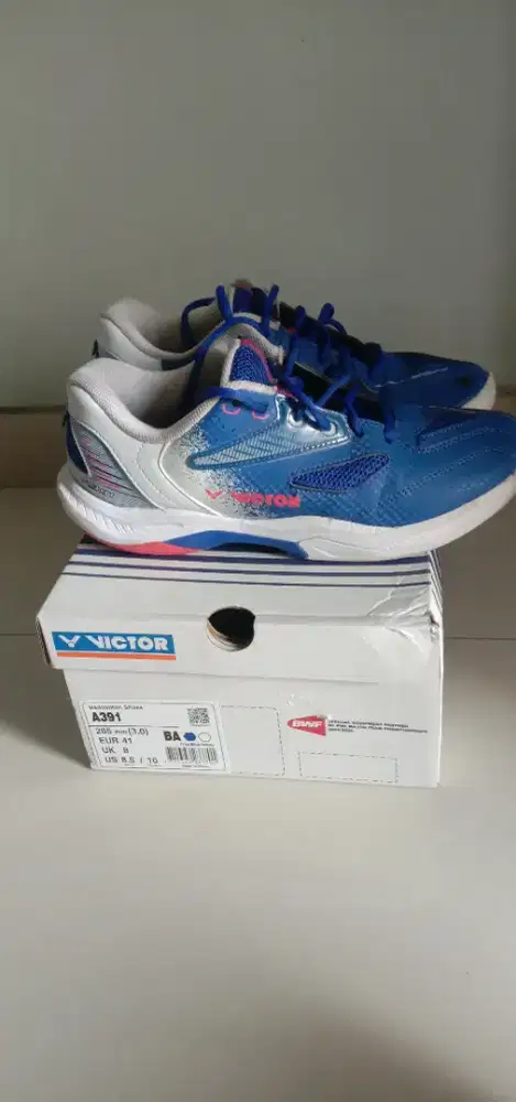 Sepatu badminton victor
