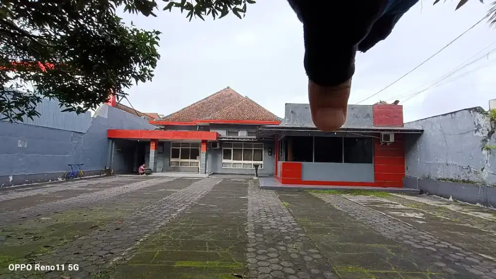 Disewakan rumah lahan luas tengah kota Malang