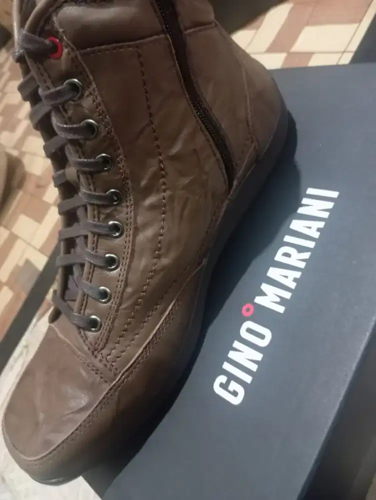 Sepatu boot 
Warna coklat 
Size 44