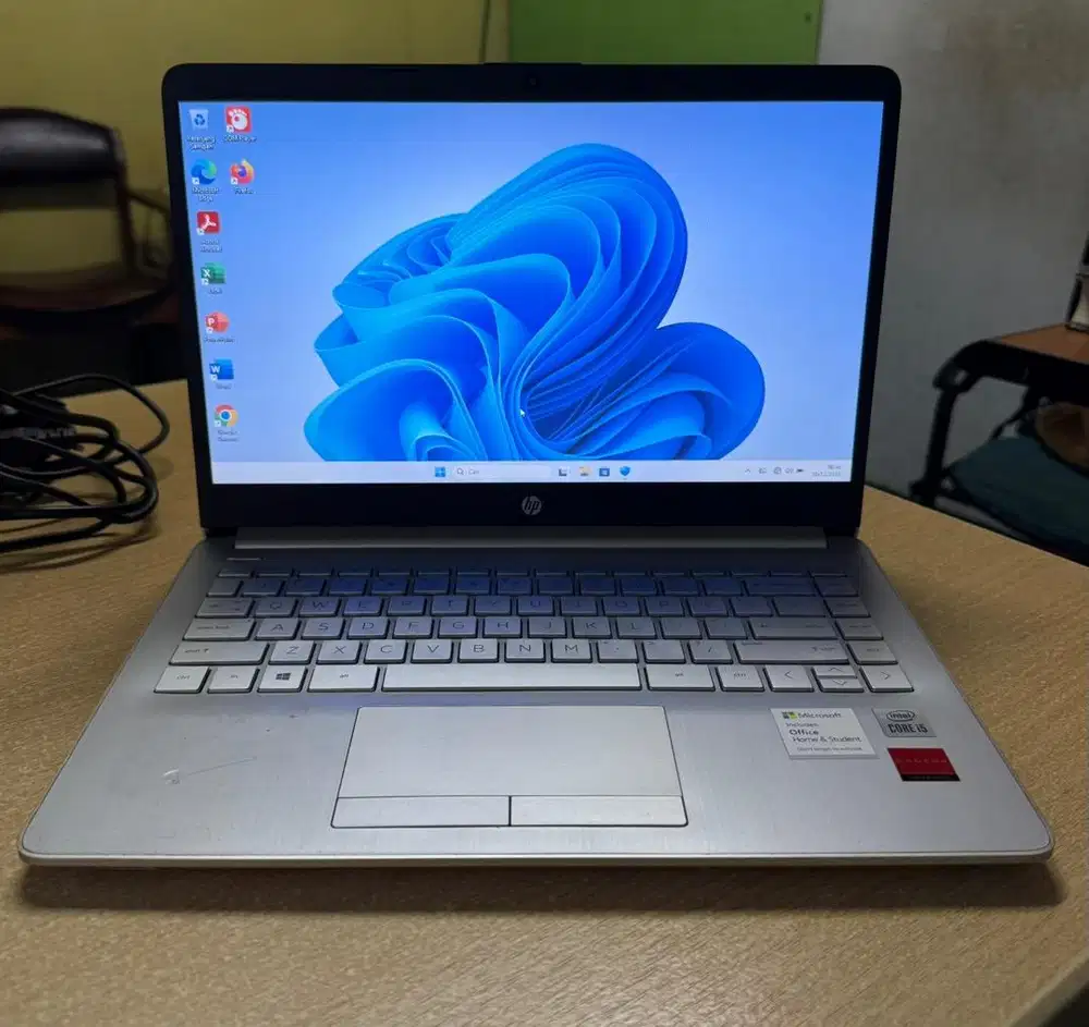 Laptop HP 14s-cf2xxx Intel Core i5-10210U Radeon 530 Series