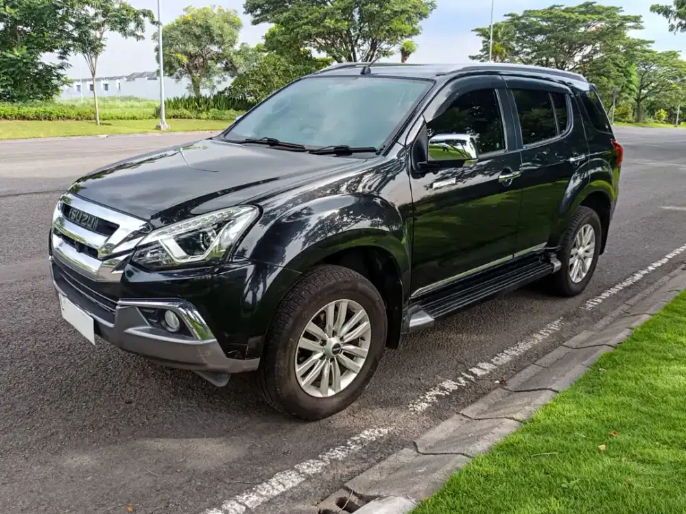 Dijual Isuzu Mu-X Premiere Facelift 2017 Hitam Automatic Diesel Turbo