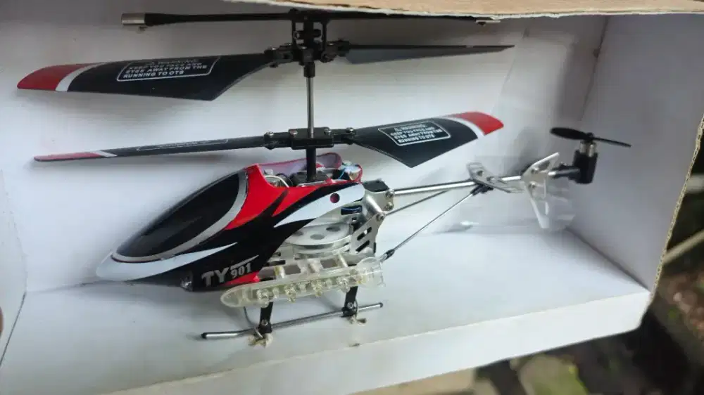 Helikopter Rc untuk pajangan (tidak bisa terbang)
