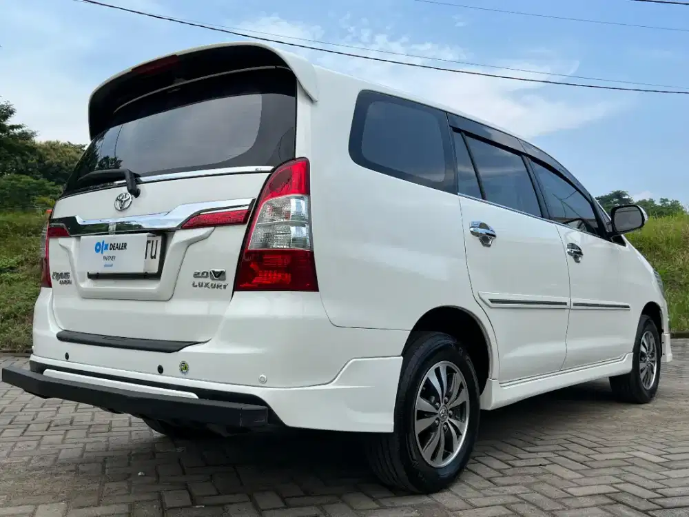 RARE! INNOVA V AT LUXURY 2015 Low KM