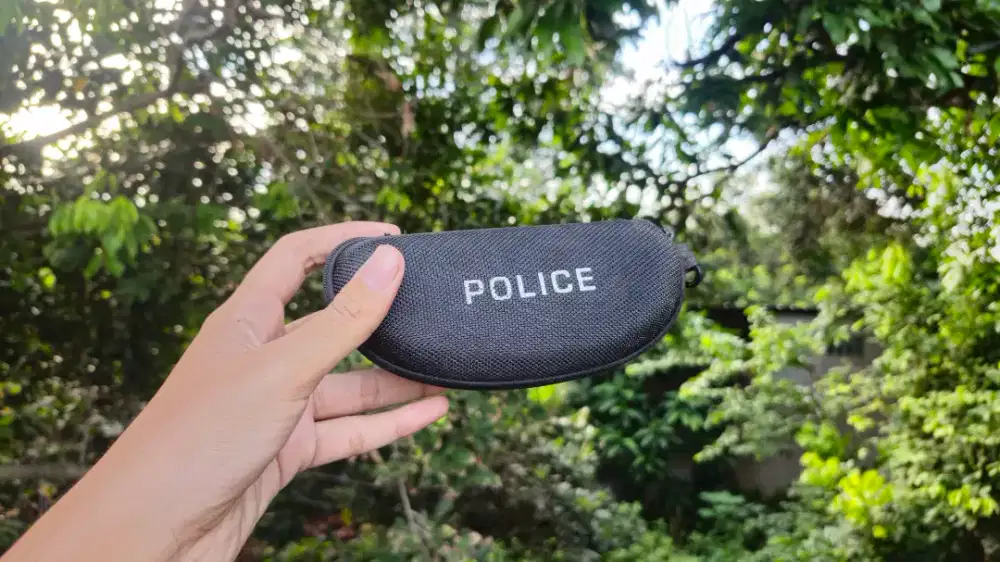 Tempat kacamata Police