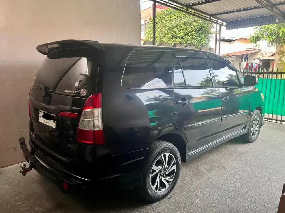 Toyota Innova Manual Black.