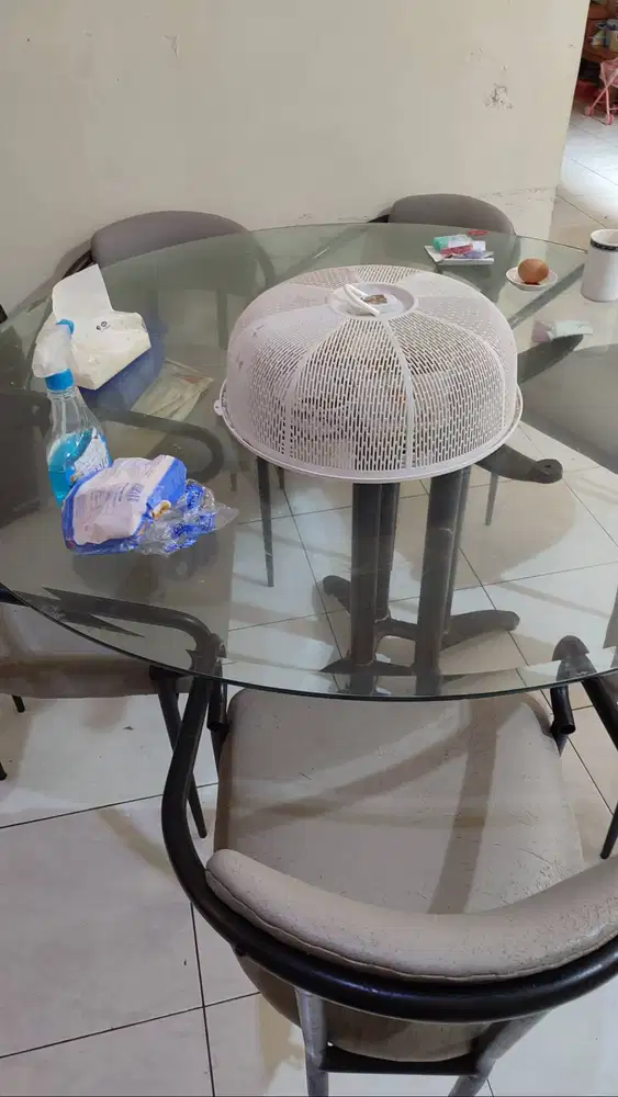 Meja makan besar 6 kursi