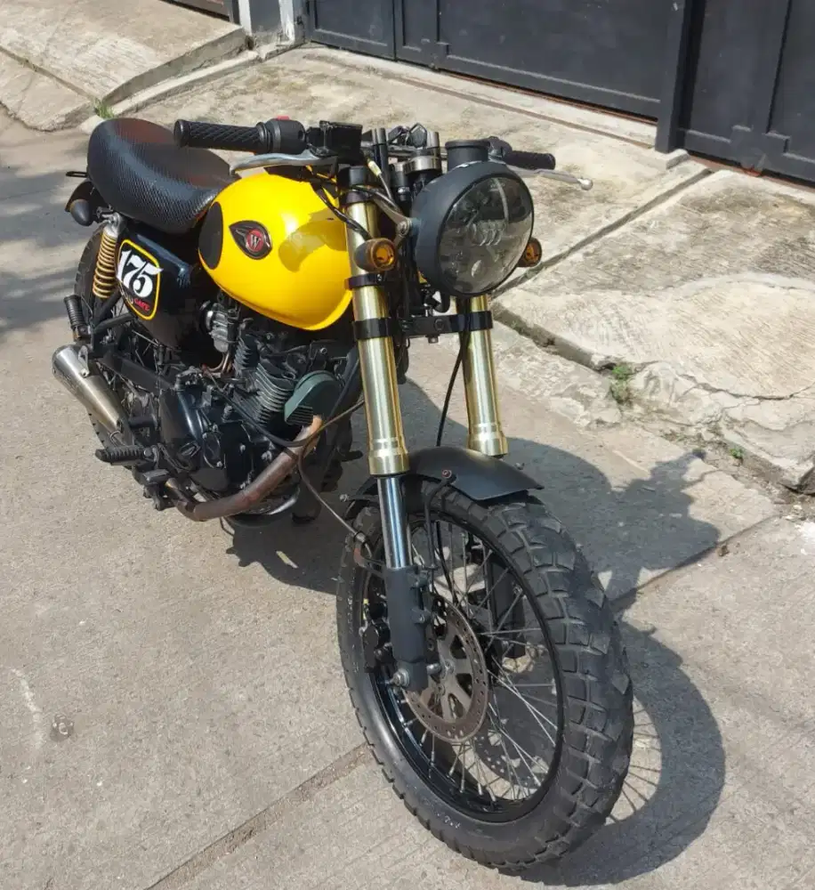 Kawasaki W175 Cafe Yellow 2019