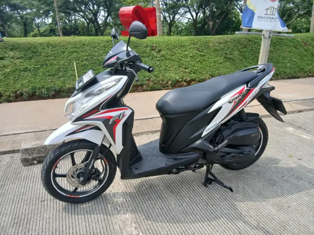 Honda vario 125 fi KZR thun 2014 orsinil.pajak idup tinggal pake