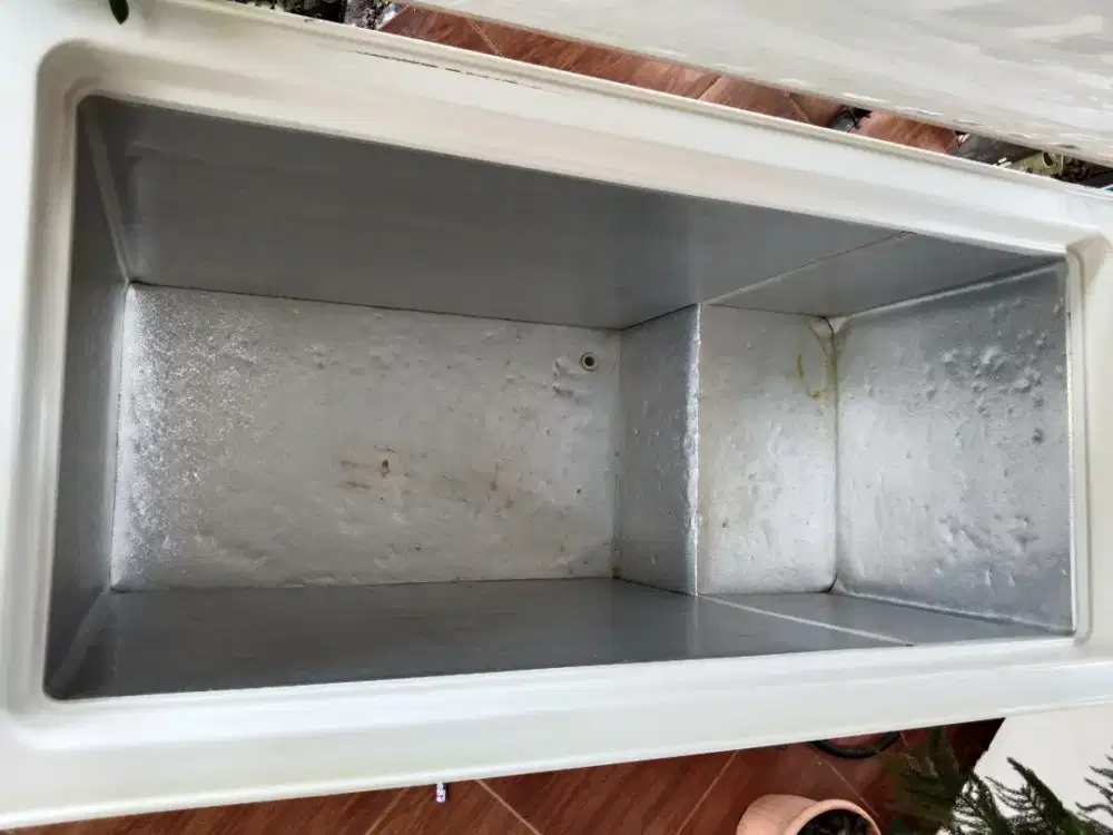 Freezer box 300 liter istimewa