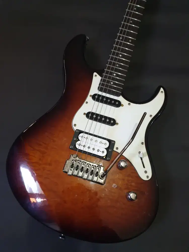 Gitar Yamaha Pasifica 212 VQM