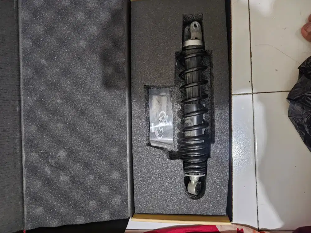 Shock belakang vario 125 new