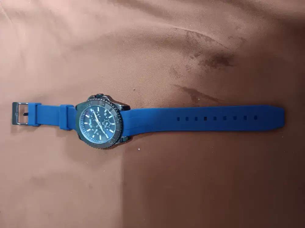 Jam tangan dari bangkok