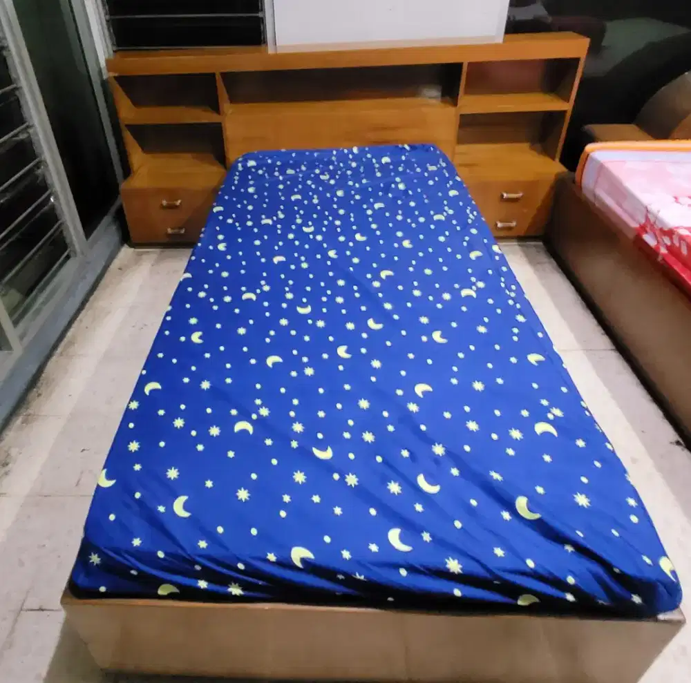 Ranjang dipan nakas dan kasur Royal Foam